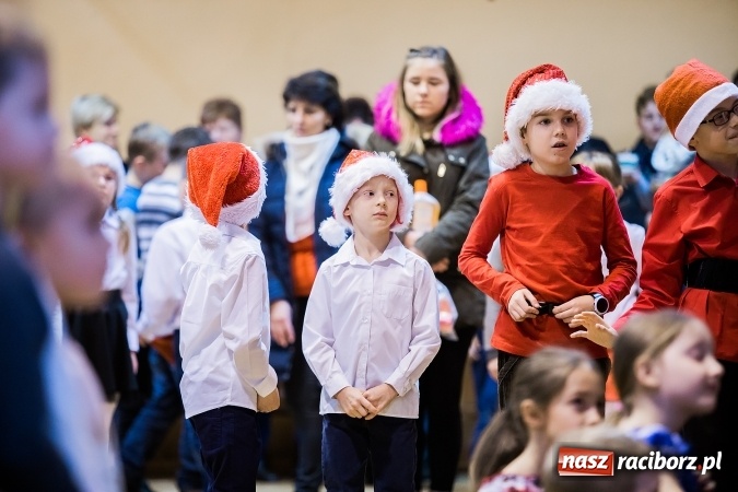 Zdjęcie w galerii na portalu naszraciborz.pl: Kiermasz świąteczny w krzanowickiej szkole wiadomości z regionu