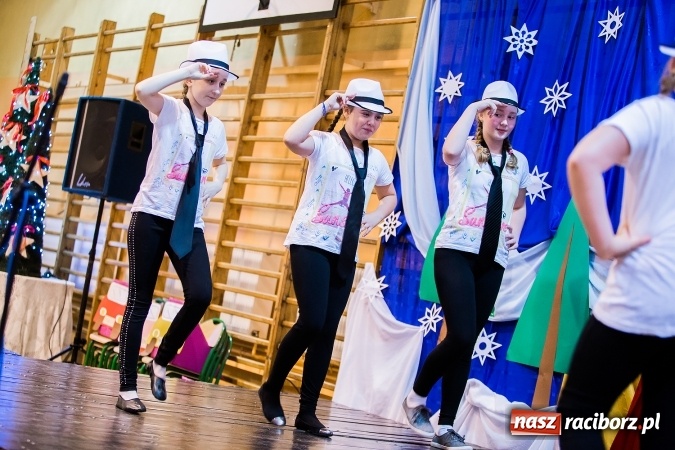 Zdjęcie w galerii na portalu naszraciborz.pl: Kiermasz świąteczny w krzanowickiej szkole wiadomości z regionu