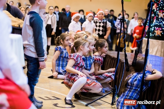 Zdjęcie w galerii na portalu naszraciborz.pl: Kiermasz świąteczny w krzanowickiej szkole wiadomości z regionu