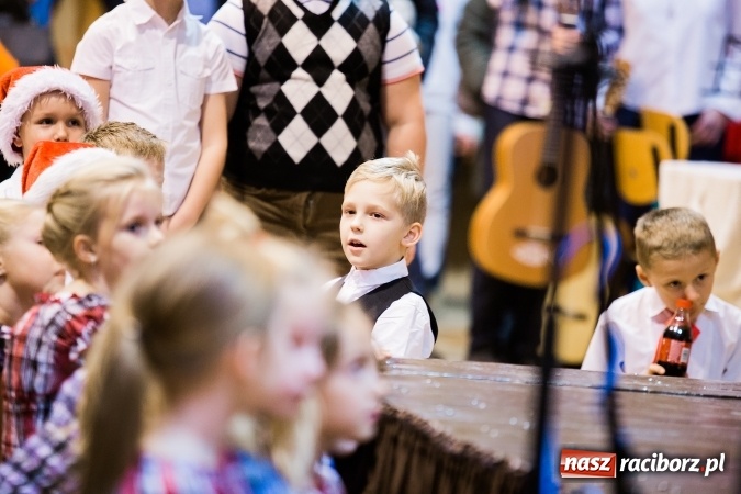 Zdjęcie w galerii na portalu naszraciborz.pl: Kiermasz świąteczny w krzanowickiej szkole wiadomości z regionu