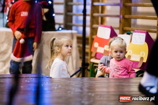 Zdjęcie w galerii na portalu naszraciborz.pl: Kiermasz świąteczny w krzanowickiej szkole wiadomości z regionu