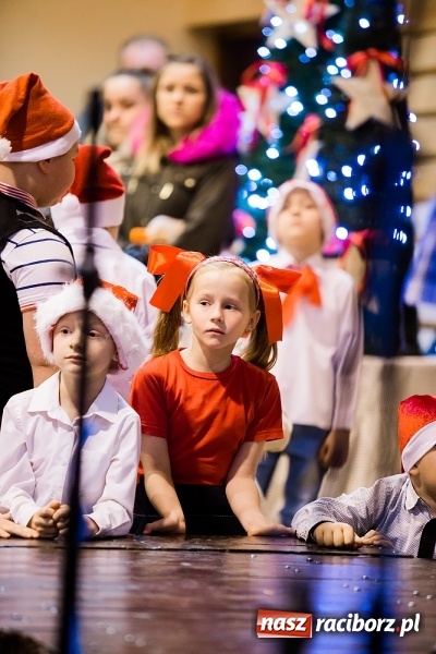 Zdjęcie w galerii na portalu naszraciborz.pl: Kiermasz świąteczny w krzanowickiej szkole wiadomości z regionu