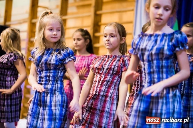 Zdjęcie w galerii na portalu naszraciborz.pl: Kiermasz świąteczny w krzanowickiej szkole wiadomości z regionu