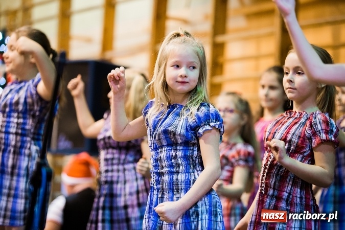 Zdjęcie w galerii na portalu naszraciborz.pl: Kiermasz świąteczny w krzanowickiej szkole wiadomości z regionu