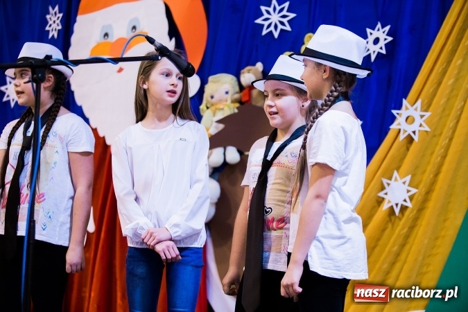 Zdjęcie w galerii na portalu naszraciborz.pl: Kiermasz świąteczny w krzanowickiej szkole wiadomości z regionu