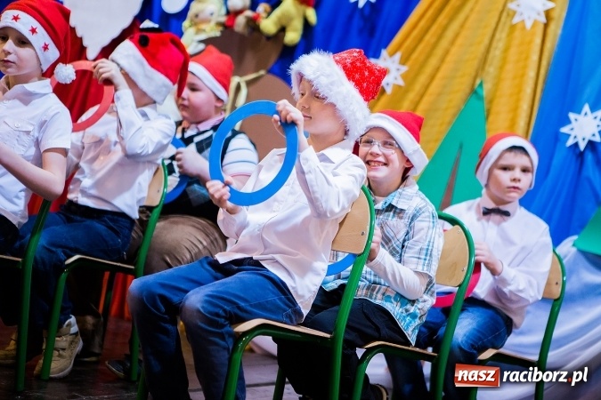 Zdjęcie w galerii na portalu naszraciborz.pl: Kiermasz świąteczny w krzanowickiej szkole wiadomości z regionu