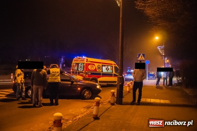 Zdjęcie w galerii na portalu naszraciborz.pl: Opel tigra zderzył się z fordem na skrzyżowaniu przy raciborskim sądzie wiadomości z regionu