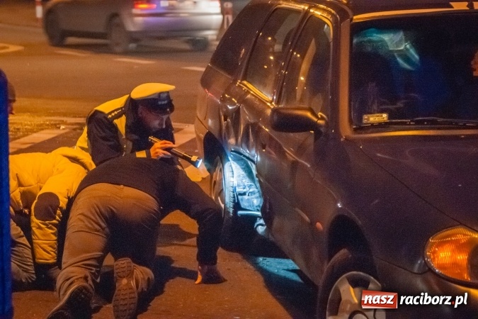 Zdjęcie w galerii na portalu naszraciborz.pl: Opel tigra zderzył się z fordem na skrzyżowaniu przy raciborskim sądzie wiadomości z regionu