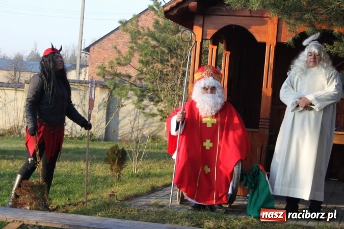 Zdjęcie w galerii na portalu naszraciborz.pl: Mikołaj w farskich ogrodach w Wojnowicach wiadomości z regionu