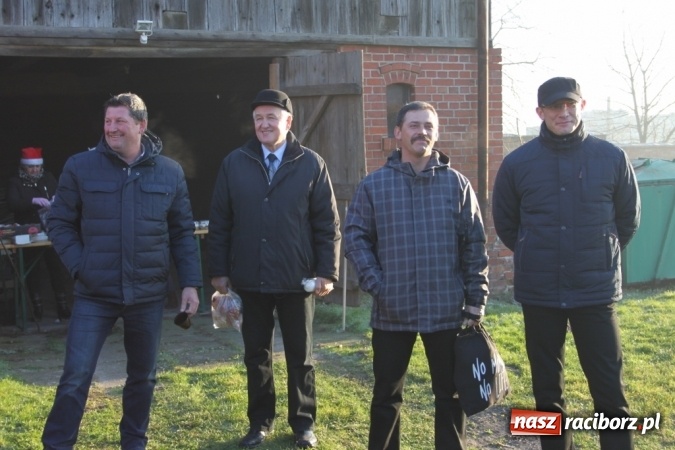 Zdjęcie w galerii na portalu naszraciborz.pl: Mikołaj w farskich ogrodach w Wojnowicach wiadomości z regionu