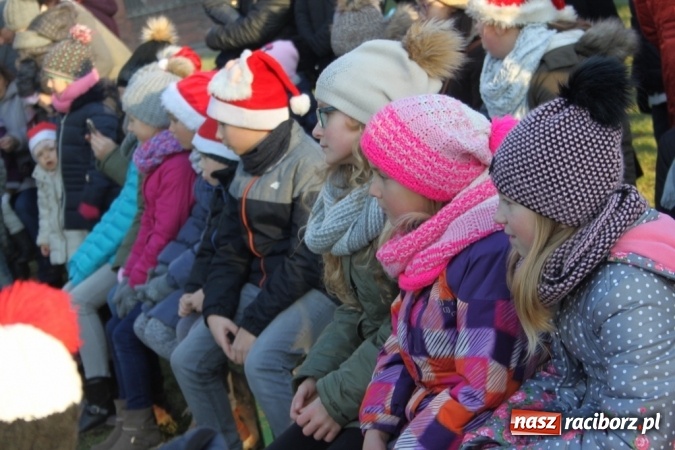 Zdjęcie w galerii na portalu naszraciborz.pl: Mikołaj w farskich ogrodach w Wojnowicach wiadomości z regionu