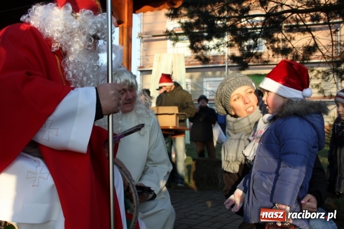 Zdjęcie w galerii na portalu naszraciborz.pl: Mikołaj w farskich ogrodach w Wojnowicach wiadomości z regionu
