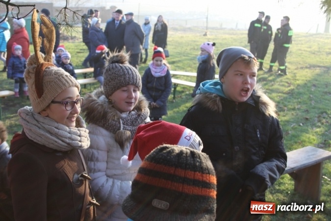 Zdjęcie w galerii na portalu naszraciborz.pl: Mikołaj w farskich ogrodach w Wojnowicach wiadomości z regionu