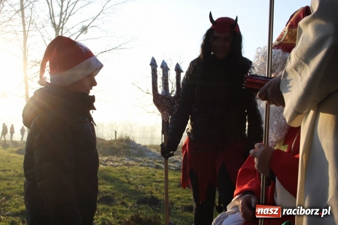 Zdjęcie w galerii na portalu naszraciborz.pl: Mikołaj w farskich ogrodach w Wojnowicach wiadomości z regionu