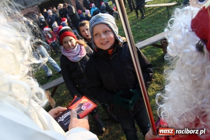 Zdjęcie w galerii na portalu naszraciborz.pl: Mikołaj w farskich ogrodach w Wojnowicach wiadomości z regionu