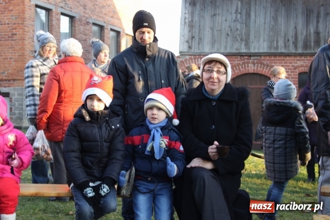 Zdjęcie w galerii na portalu naszraciborz.pl: Mikołaj w farskich ogrodach w Wojnowicach wiadomości z regionu