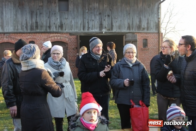 Zdjęcie w galerii na portalu naszraciborz.pl: Mikołaj w farskich ogrodach w Wojnowicach wiadomości z regionu