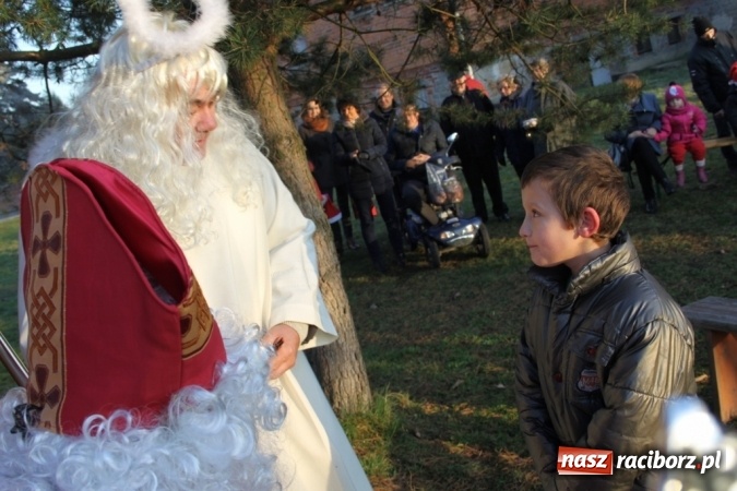 Zdjęcie w galerii na portalu naszraciborz.pl: Mikołaj w farskich ogrodach w Wojnowicach wiadomości z regionu