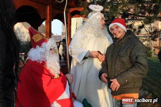 Zdjęcie w galerii na portalu naszraciborz.pl: Mikołaj w farskich ogrodach w Wojnowicach wiadomości z regionu