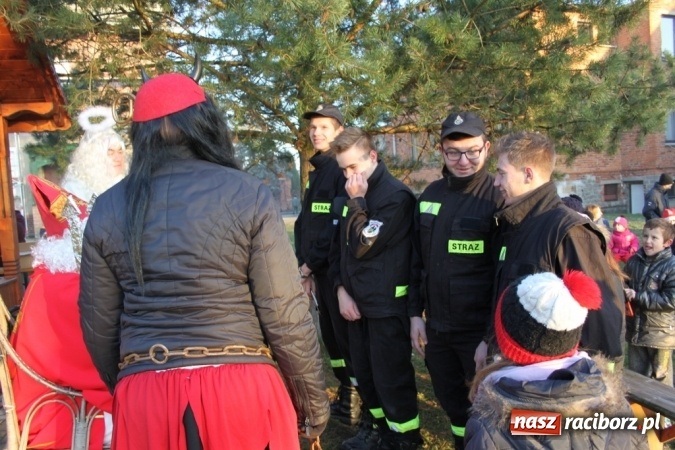 Zdjęcie w galerii na portalu naszraciborz.pl: Mikołaj w farskich ogrodach w Wojnowicach wiadomości z regionu