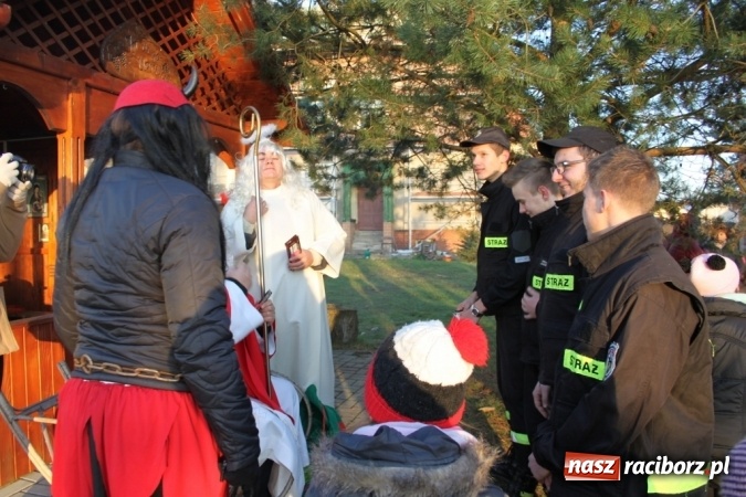 Zdjęcie w galerii na portalu naszraciborz.pl: Mikołaj w farskich ogrodach w Wojnowicach wiadomości z regionu