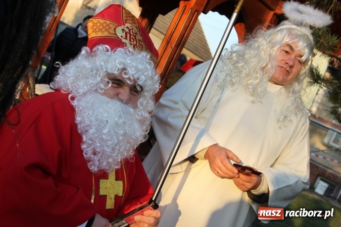 Zdjęcie w galerii na portalu naszraciborz.pl: Mikołaj w farskich ogrodach w Wojnowicach wiadomości z regionu