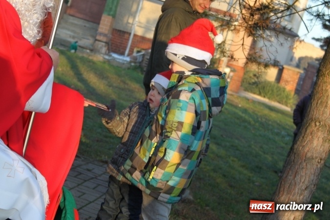 Zdjęcie w galerii na portalu naszraciborz.pl: Mikołaj w farskich ogrodach w Wojnowicach wiadomości z regionu