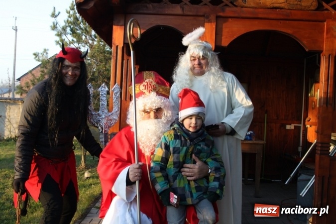 Zdjęcie w galerii na portalu naszraciborz.pl: Mikołaj w farskich ogrodach w Wojnowicach wiadomości z regionu