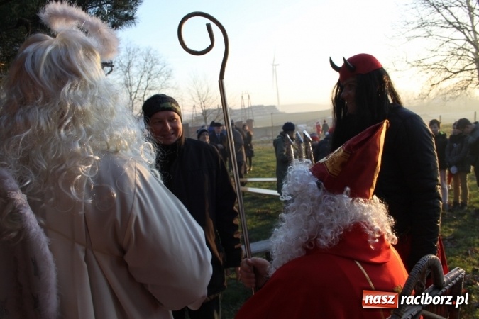 Zdjęcie w galerii na portalu naszraciborz.pl: Mikołaj w farskich ogrodach w Wojnowicach wiadomości z regionu