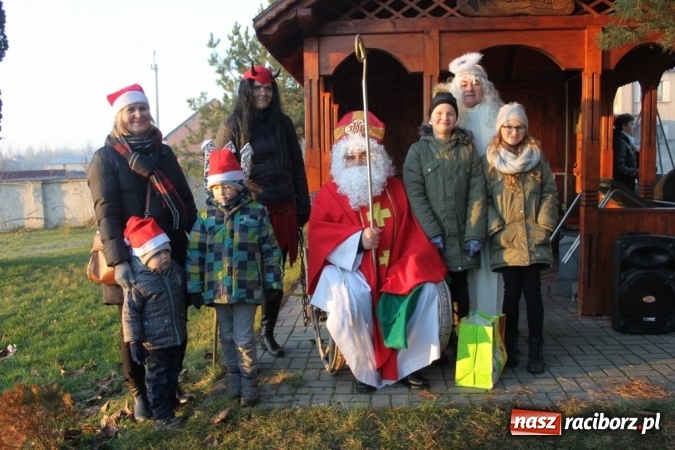 Zdjęcie w galerii na portalu naszraciborz.pl: Mikołaj w farskich ogrodach w Wojnowicach wiadomości z regionu
