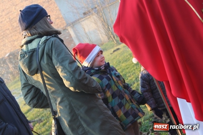 Zdjęcie w galerii na portalu naszraciborz.pl: Mikołaj w farskich ogrodach w Wojnowicach wiadomości z regionu