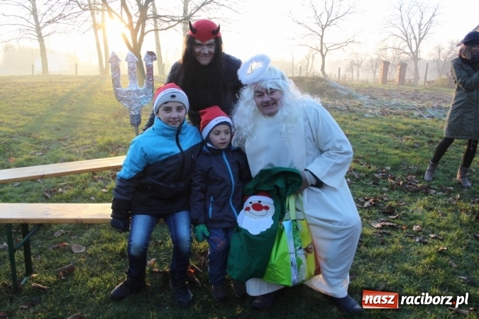 Zdjęcie w galerii na portalu naszraciborz.pl: Mikołaj w farskich ogrodach w Wojnowicach wiadomości z regionu