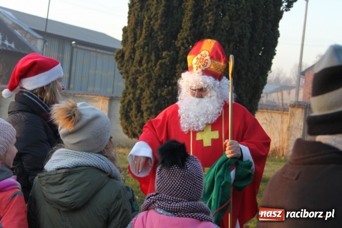 Zdjęcie w galerii na portalu naszraciborz.pl: Mikołaj w farskich ogrodach w Wojnowicach wiadomości z regionu