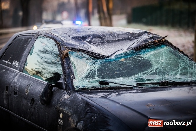 Zdjęcie w galerii na portalu naszraciborz.pl: Dachowanie audi w Brzeźnicy wiadomości z regionu