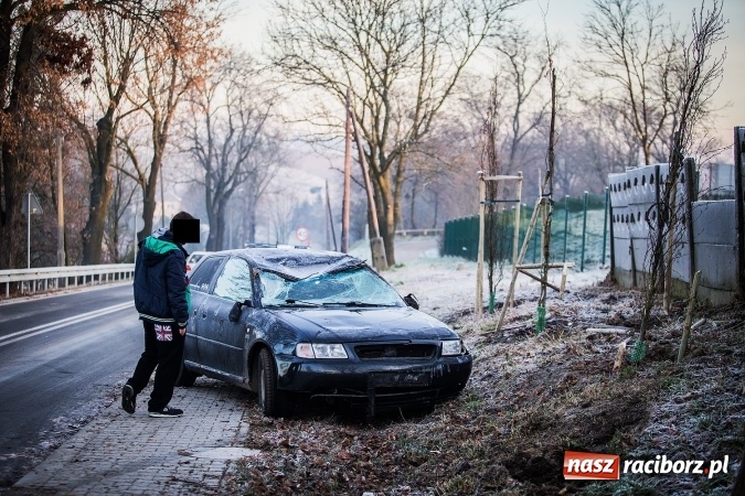 Zdjęcie w galerii na portalu naszraciborz.pl: Dachowanie audi w Brzeźnicy wiadomości z regionu