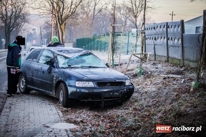 Zdjęcie w galerii na portalu naszraciborz.pl: Dachowanie audi w Brzeźnicy wiadomości z regionu
