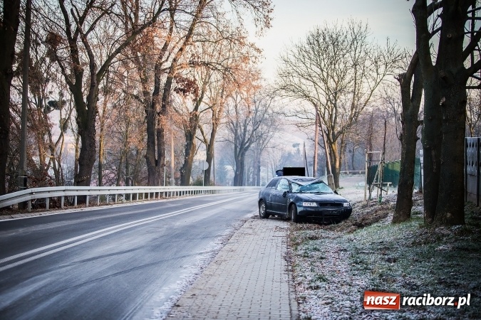 Zdjęcie w galerii na portalu naszraciborz.pl: Dachowanie audi w Brzeźnicy wiadomości z regionu