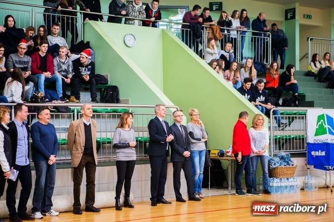 Zdjęcie w galerii na portalu naszraciborz.pl: Turniej Mikołajkowy w Piłce Siatkowej w Arenie Rafako wiadomości z regionu