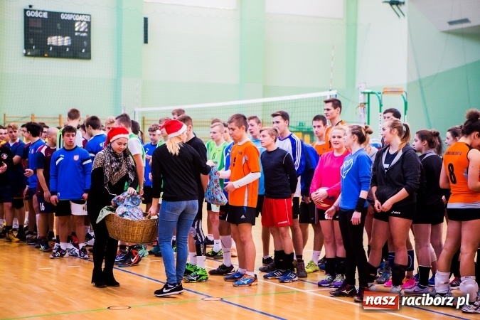 Zdjęcie w galerii na portalu naszraciborz.pl: Turniej Mikołajkowy w Piłce Siatkowej w Arenie Rafako wiadomości z regionu