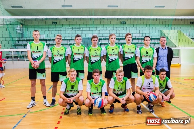 Zdjęcie w galerii na portalu naszraciborz.pl: Turniej Mikołajkowy w Piłce Siatkowej w Arenie Rafako wiadomości z regionu