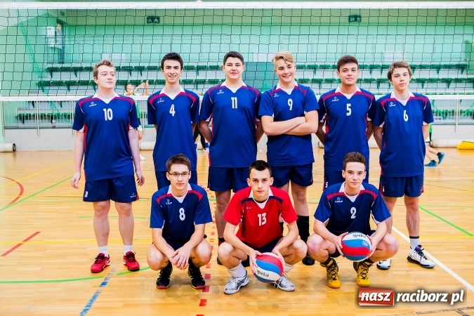 Zdjęcie w galerii na portalu naszraciborz.pl: Turniej Mikołajkowy w Piłce Siatkowej w Arenie Rafako wiadomości z regionu