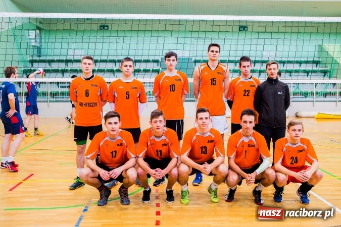Zdjęcie w galerii na portalu naszraciborz.pl: Turniej Mikołajkowy w Piłce Siatkowej w Arenie Rafako wiadomości z regionu