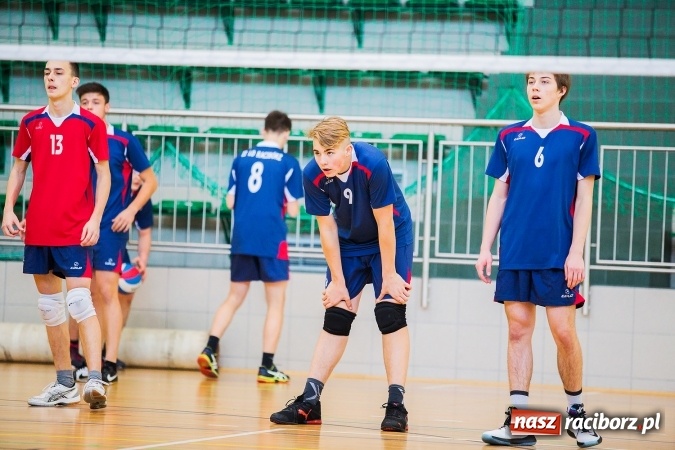 Zdjęcie w galerii na portalu naszraciborz.pl: Turniej Mikołajkowy w Piłce Siatkowej w Arenie Rafako wiadomości z regionu