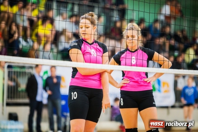 Zdjęcie w galerii na portalu naszraciborz.pl: Turniej Mikołajkowy w Piłce Siatkowej w Arenie Rafako wiadomości z regionu