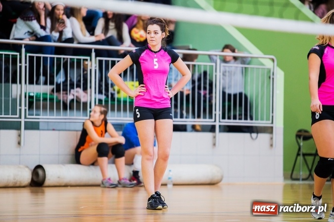 Zdjęcie w galerii na portalu naszraciborz.pl: Turniej Mikołajkowy w Piłce Siatkowej w Arenie Rafako wiadomości z regionu