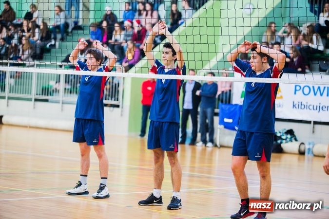 Zdjęcie w galerii na portalu naszraciborz.pl: Turniej Mikołajkowy w Piłce Siatkowej w Arenie Rafako wiadomości z regionu