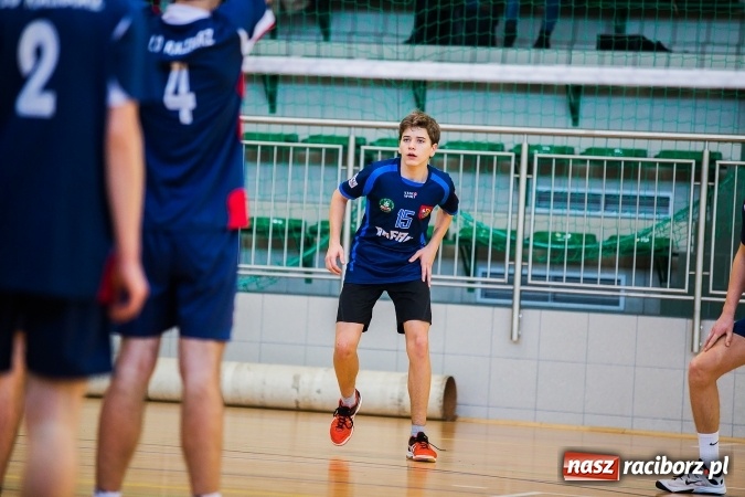 Zdjęcie w galerii na portalu naszraciborz.pl: Turniej Mikołajkowy w Piłce Siatkowej w Arenie Rafako wiadomości z regionu