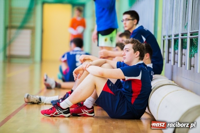 Zdjęcie w galerii na portalu naszraciborz.pl: Turniej Mikołajkowy w Piłce Siatkowej w Arenie Rafako wiadomości z regionu