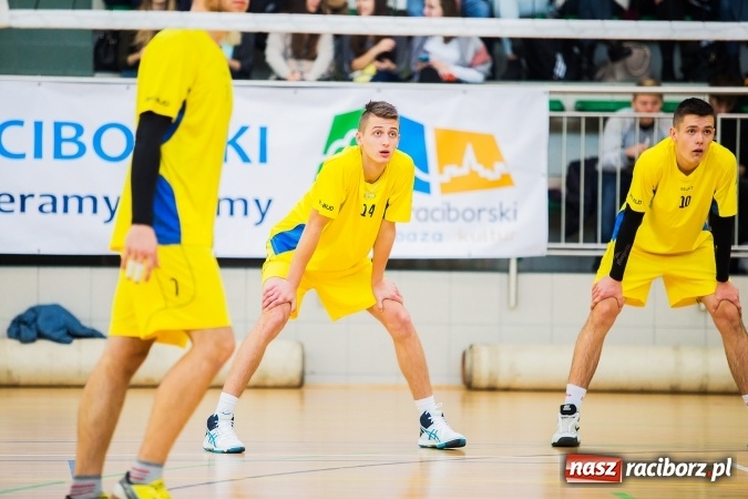 Zdjęcie w galerii na portalu naszraciborz.pl: Turniej Mikołajkowy w Piłce Siatkowej w Arenie Rafako wiadomości z regionu