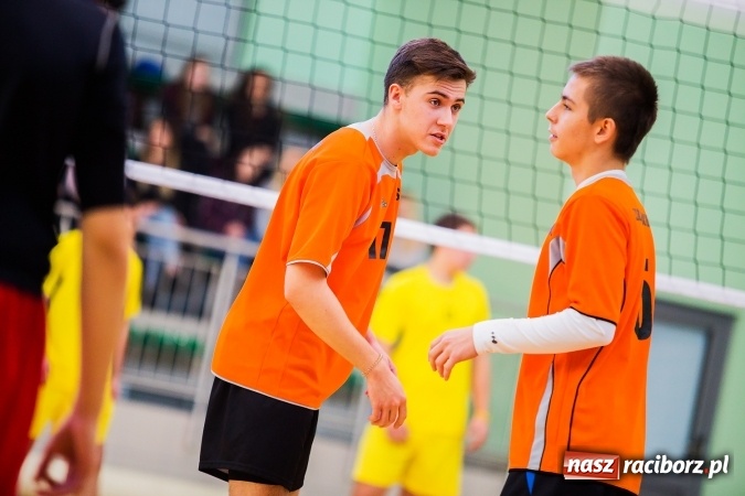 Zdjęcie w galerii na portalu naszraciborz.pl: Turniej Mikołajkowy w Piłce Siatkowej w Arenie Rafako wiadomości z regionu